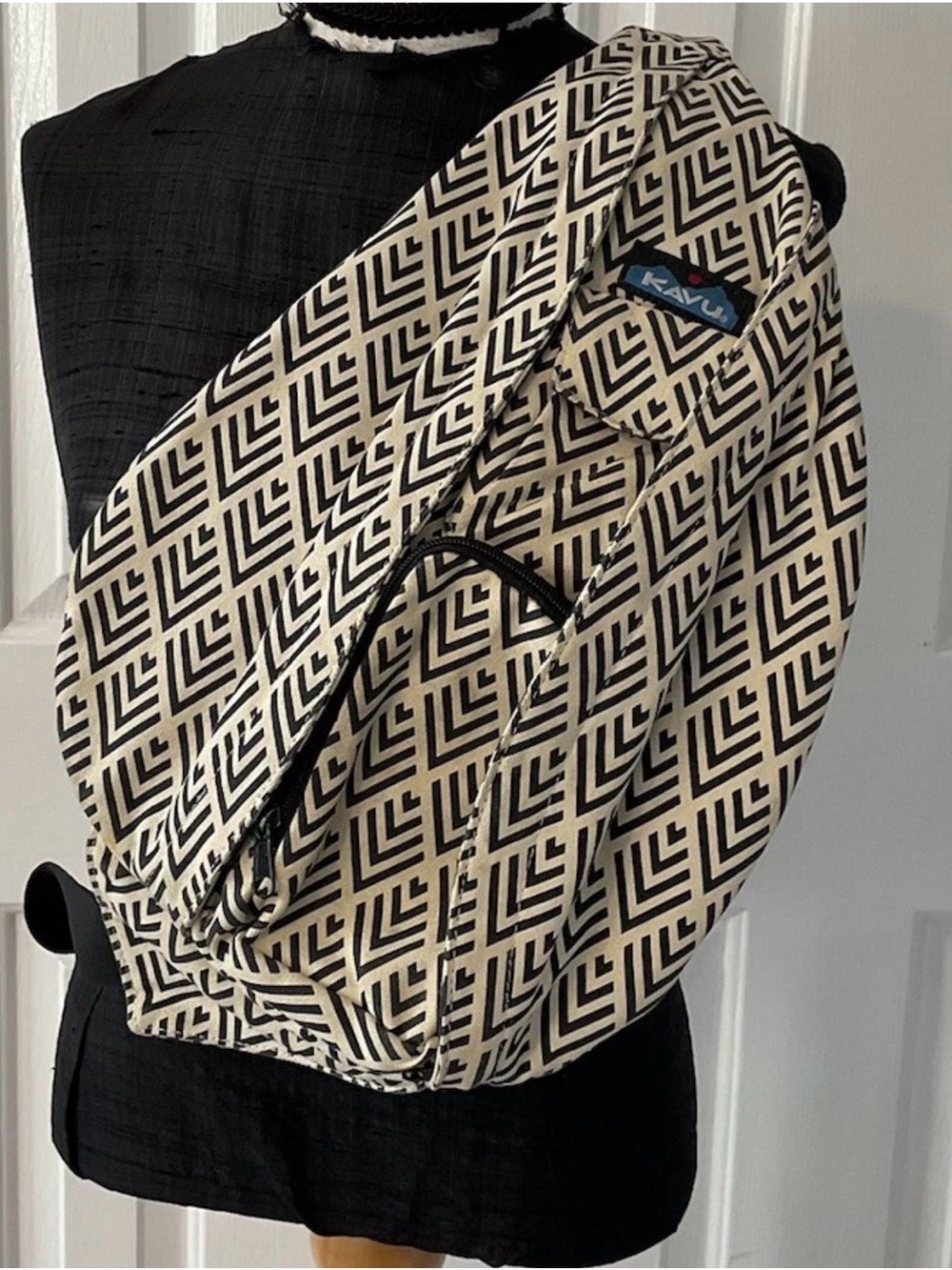 KAVU Rope Sling Crossbody Shoulder Messenger Bag/Backpack Hiking